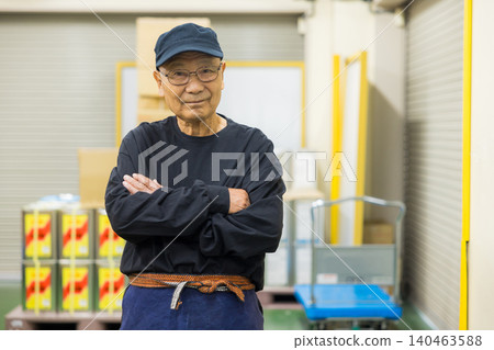 Senior working men wearing canvas aprons 140463588