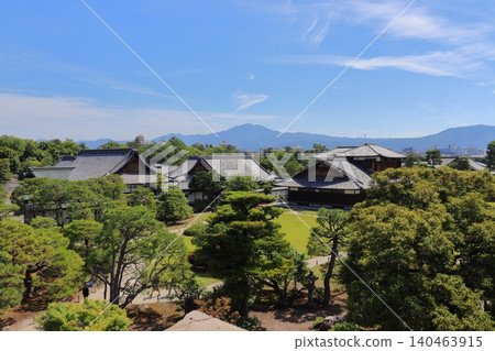 從二條城天守閣遺址眺望天守閣和比叡山(京都府京都市) 從二條城天守閣遺址眺望天守閣和比叡山(京都府京都市) 140463915