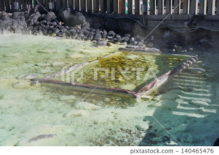 將軍指定的溫泉水源草津溫泉湯畑（群馬縣吾妻郡草津町） 140465476