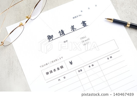 發票 - 為業務夥伴準備發票的業務場景影像 發票 - 為業務夥伴準備發票的業務場景影像 140467489