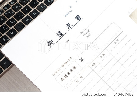 發票 - 為業務夥伴準備發票的業務場景影像 發票 - 為業務夥伴準備發票的業務場景影像 140467492