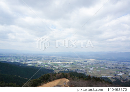A hilltop vantage point offering panoramic views of the countryside and townscape of Kumamoto Prefecture. 140468870