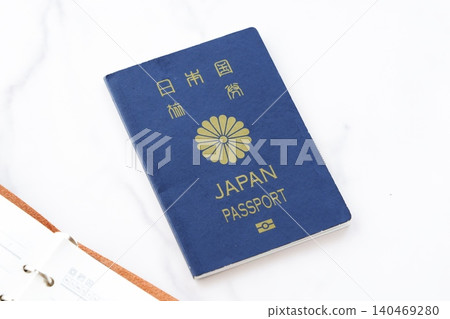 護照 - 準備護照(5年期普通護照,海軍藍)和計劃出國旅行的圖片 護照 - 準備護照(5年期普通護照,海軍藍)和計劃出國旅行的圖片 140469280
