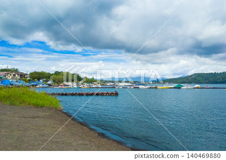 A pier and moored boats on Lake Yamanaka, a lakeside scene under a cloudy sky (Yamanashi Prefecture, Yamanakako Village) A pier and moored boats on Lake Yamanaka, a lakeside scene under a cloudy sky (Yamanashi Prefecture, Yamanakako Village) 140469880