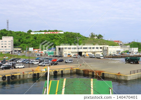 押泊港(攝於北海道利尻富士町的渡輪上) 押泊港(攝於北海道利尻富士町的渡輪上) 140470401