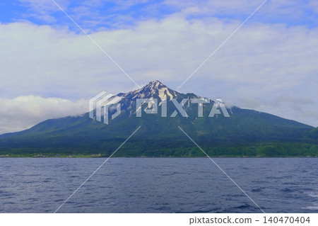 初夏時的利尻山（攝於北海道利尻富士町的渡輪上） 140470404