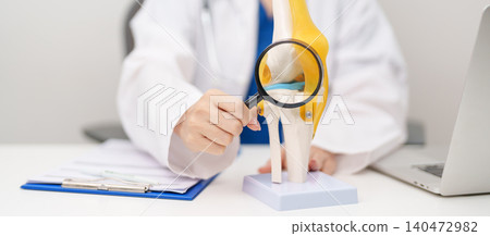 Doctor with Human Knee joint anatomy model. Osteoarthritis, Patellofemoral Pain Syndrome, Patellar Tendinitis, ACL, Anterior Cruciate Ligament, PCL, Posterior, MCL, Medial Collateral, LCL and Lateral 140472982