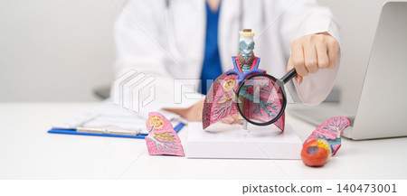 Doctor with Smoker and normal Lung anatomy for Disease. Lung Cancer, Asthma, Chronic Obstructive Pulmonary or COPD, Bronchitis, Emphysema, Cystic Fibrosis, Bronchiectasis, Pneumonia and world Lung day Doctor with Smoker and normal Lung anatomy for Disease. Lung Cancer, Asthma, Chronic Obstructive Pulmonary or COPD, Bronchitis, Emphysema, Cystic Fibrosis, Bronchiectasis, Pneumonia and world Lung day 140473001