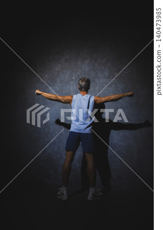 Senior man striking a bodybuilding pose 140473985