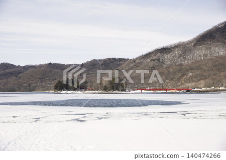 The ice on Lake Akagi-Onuma and Akagi Shrine is beginning to melt. 140474266