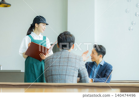 見面在咖啡館的商人 見面在咖啡館的商人 140474496
