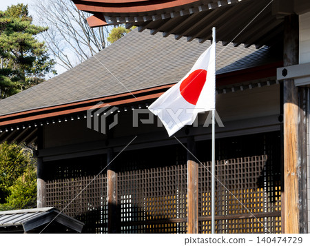 公共假期的一幕：日本國旗在風中飄揚。 140474729