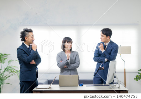 Business people having a meeting Business people having a meeting 140474753