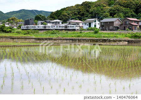 The "Two Stars" sightseeing train runs through rural areas. 140476064
