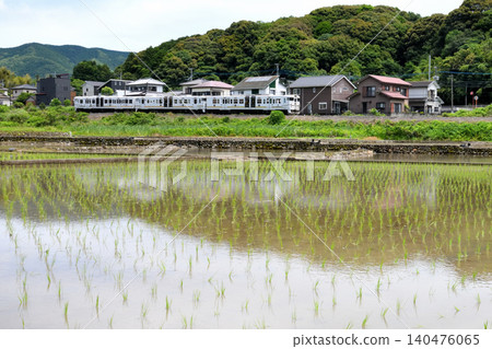 The "Two Stars" sightseeing train runs through rural areas. 140476065