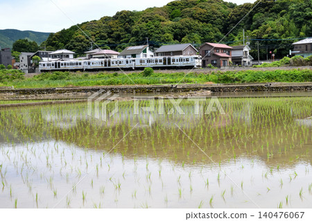 The "Two Stars" sightseeing train runs through rural areas. 140476067