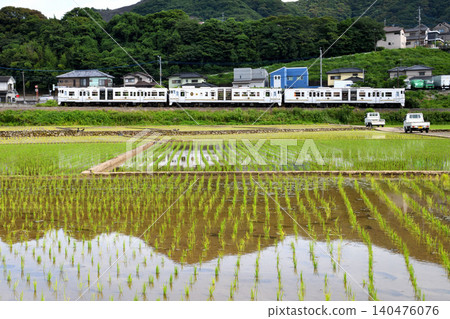 The "Two Stars" sightseeing train runs through rural areas. 140476076