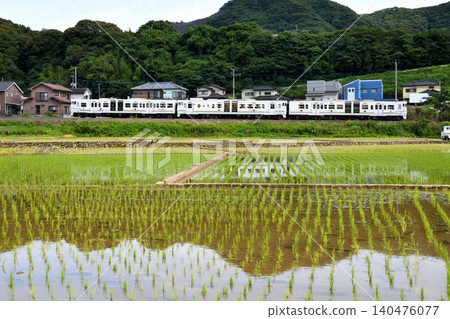 The "Two Stars" sightseeing train runs through rural areas. 140476077