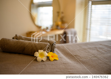 沙龍床和花卉裝飾 沙龍床和花卉裝飾 140476362