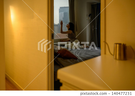 看著窗外的女人 看著窗外的女人 140477231