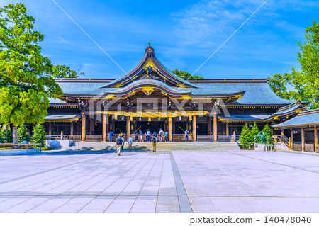 Cityscape of Samukawa, Japan: View of Samukawa Shrine, the Ichinomiya (first-ranked shrine) of Sagami Province, including the main hall = 21st 140478040