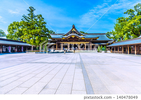 Cityscape of Samukawa, Japan: View of Samukawa Shrine, the Ichinomiya (first-ranked shrine) of Sagami Province, including the main hall = 21st Cityscape of Samukawa, Japan: View of Samukawa Shrine, the Ichinomiya (first-ranked shrine) of Sagami Province, including the main hall = 21st 140478049