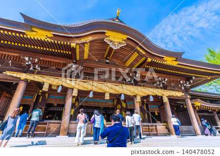Cityscape of Samukawa, Japan: View of Samukawa Shrine, the Ichinomiya (first-ranked shrine) of Sagami Province, including the main hall = 21st 140478052