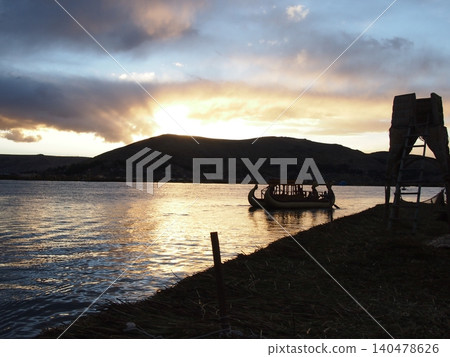 Lake Titicaca and traditional totora boats of the Uros Islands at sunset (Peru) Lake Titicaca and traditional totora boats of the Uros Islands at sunset (Peru) 140478626