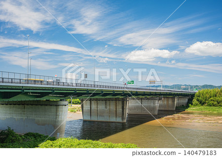 Expressway spanning the Kizu River; Shin-Meishin Expressway; Kyotanabe City, Kyoto Prefecture; Joyo City Expressway spanning the Kizu River; Shin-Meishin Expressway; Kyotanabe City, Kyoto Prefecture; Joyo City 140479183
