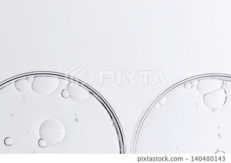 Liquid cosmetic product for the skin in a Petri dish. Copy space Liquid cosmetic product for the skin in a Petri dish. Copy space 140480143