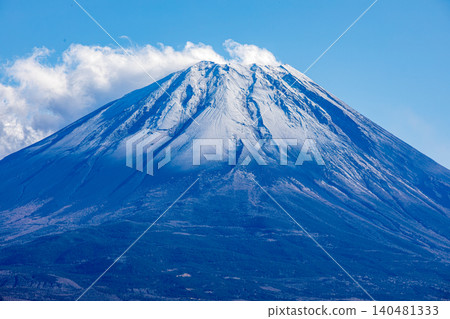 山梨縣南駒郡身延町本栖湖的富士山 140481333