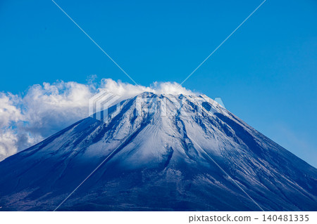 山梨縣南駒郡身延町本栖湖的富士山 140481335