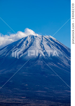山梨縣南駒郡身延町本栖湖的富士山 山梨縣南駒郡身延町本栖湖的富士山 140481339