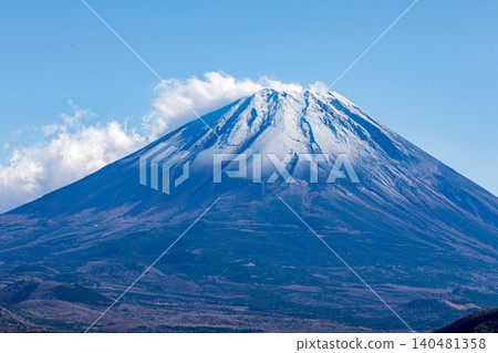 山梨縣南駒郡身延町本栖湖的富士山 山梨縣南駒郡身延町本栖湖的富士山 140481358