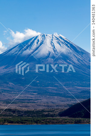 山梨縣南駒郡身延町本栖湖的富士山 山梨縣南駒郡身延町本栖湖的富士山 140481363
