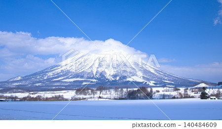 A view of Mount Yotei covered in snow. 140484609
