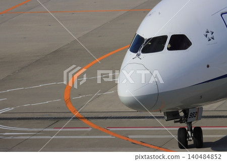 Arriving passenger plane Nose of passenger plane Passenger plane entering spot 140484852