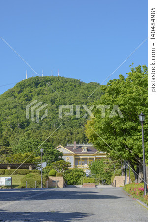 函館元町山坡與原函館公會堂:俯瞰函館山的歷史景觀。 函館元町山坡與原函館公會堂:俯瞰函館山的歷史景觀。 140484985