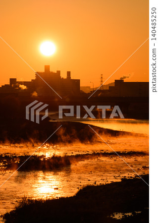夕陽沉入河底 夕陽沉入河底 140485250