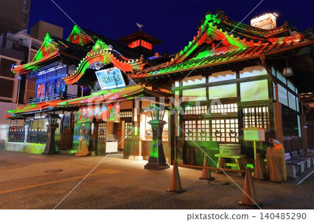 【愛媛郡】翻新後的道後溫泉本館夜景(燈光照明) 【愛媛郡】翻新後的道後溫泉本館夜景(燈光照明) 140485290