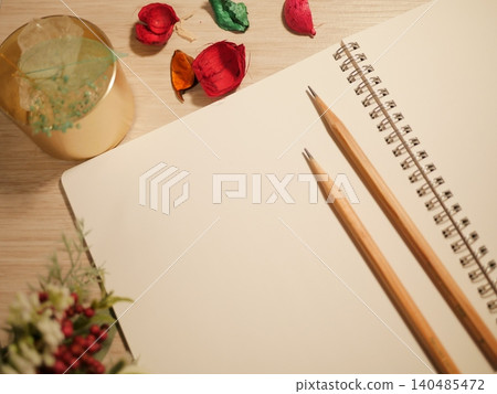 素描本上畫的一顆心 140485472