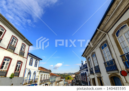 Street with colonial-style mansions 140485595