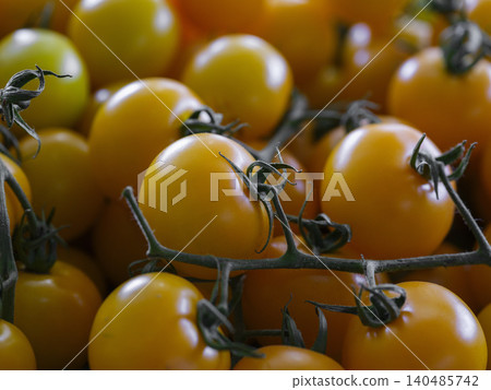 yellow tomatoes at the market yellow tomatoes at the market 140485742