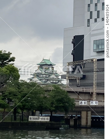 從大阪遊輪上看到的大阪城 從大阪遊輪上看到的大阪城 140485914