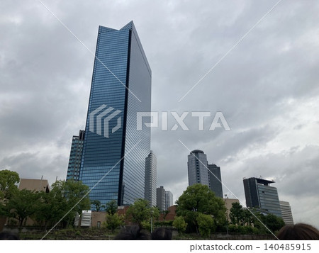 從大阪遊輪上看到的大阪商業園區 從大阪遊輪上看到的大阪商業園區 140485915