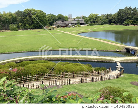 花園和池塘景色優美 140486052