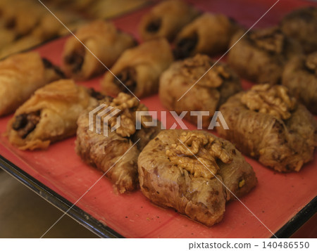 delicious Turkish baklava in a patisserie 140486550