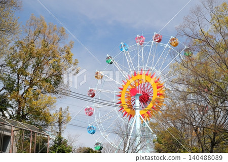 Ferris wheel with colorful gondolas (Higashiyama Zoo and Botanical Gardens, Nagoya City, Aichi Prefecture) Ferris wheel with colorful gondolas (Higashiyama Zoo and Botanical Gardens, Nagoya City, Aichi Prefecture) 140488089