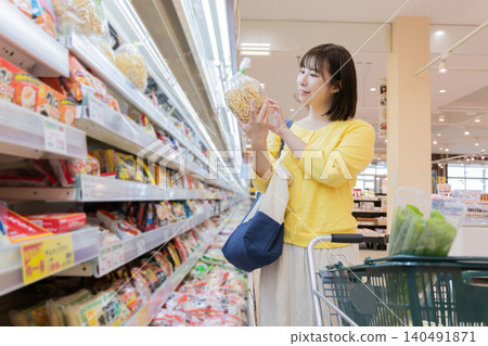 A smiling woman choosing food at the supermarket 140491871