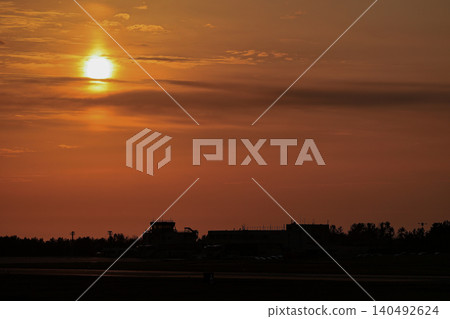 夕陽下的莊內機場 夕陽下的莊內機場 140492624